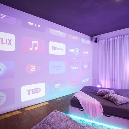 Huge Apartment With Home Cinema And Kitchen In Friedrichshain Берлин Екстериор снимка
